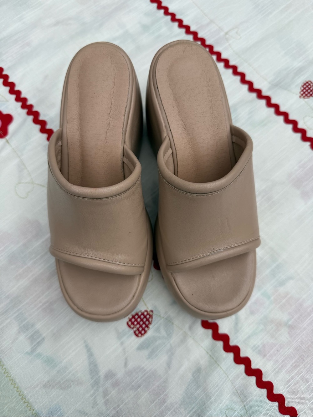 Neutral Beige Slide Mules - Women size 7 pre-owned with free gift